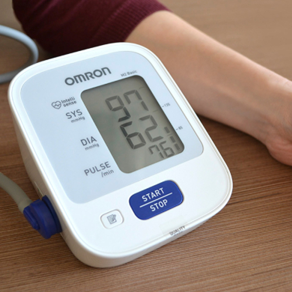 Автоматичний тонометр на плече Omron М2 Basic HEM-7121-RU (розмір манжети 22-32 см) 6