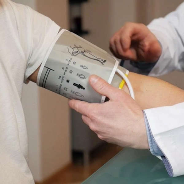 Автоматический тонометр на плечо Microlife BP А1 Easy с адаптером (размер манжеты 22-42 см) 4